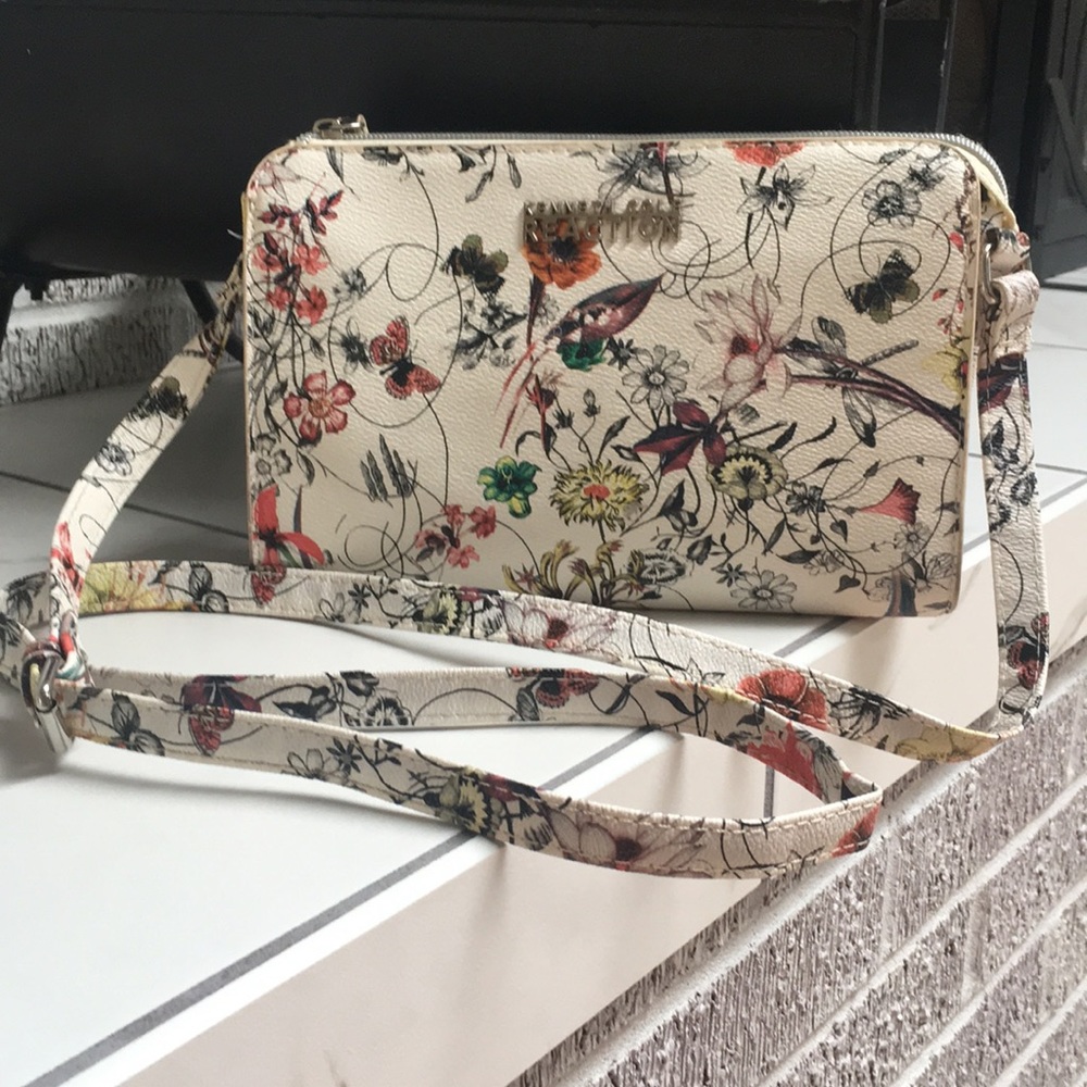 Kenneth Cole Reaction Shoulder Bag